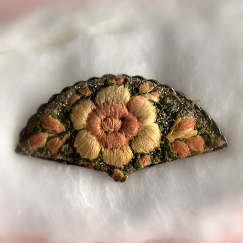 Broche con flor